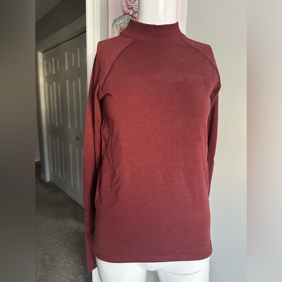 Lululemon long sleeve shirt size medium - Picture 5 of 6